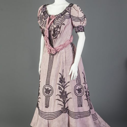 Traje utilizado por Matilde Rodríguez en la obra La dicha ajena – J y S Álvarez Quintero – 1907