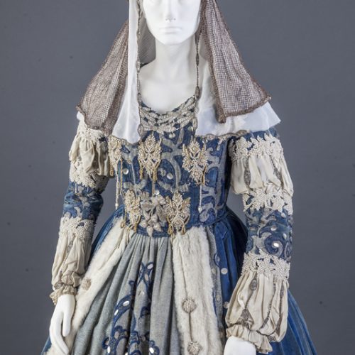 Traje utilizado por la actriz Nini Montian para la obra Santa Isabel de España – Mariano Tomás – 1935 – Detalle