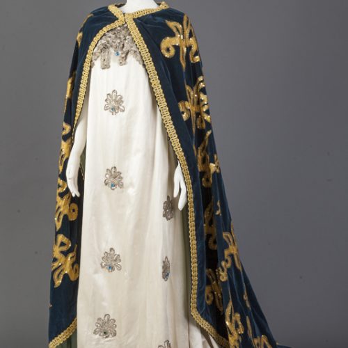 Vestido y capa ulilizado por la actriz Enriqueta de Palma en la obra La Corte de Napoleón – Victorien Sardou – 1898