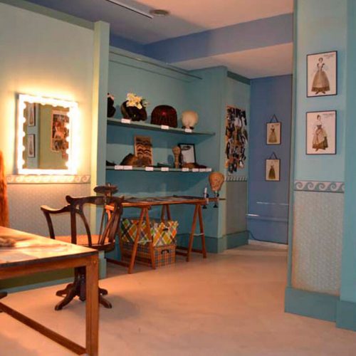 Al Teatro…….. por los pelos. Exposición homenaje a Antoñita, Vda. de Ruiz - Exposición Temporal