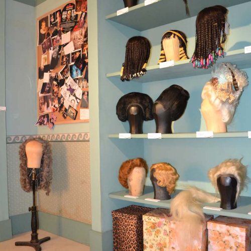 Al Teatro…….. por los pelos. Exposición homenaje a Antoñita, Vda. de Ruiz - Exposición Temporal