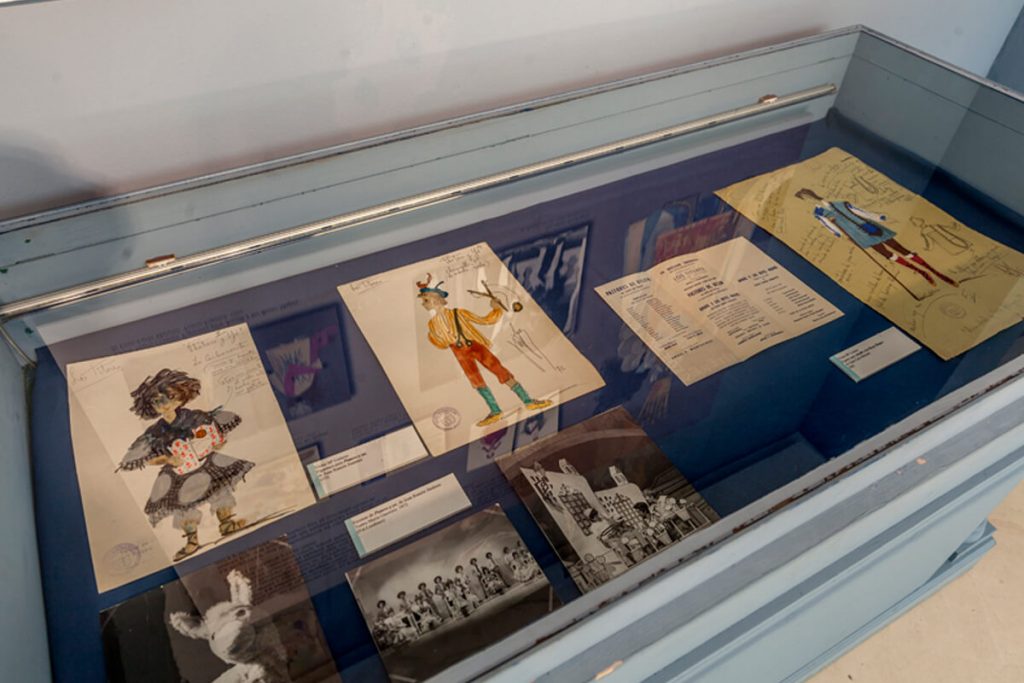 Ángel Fernandez Montesinos y el Teatro Nacional de Juventudes, Los Títeres - Exposición Temporal
