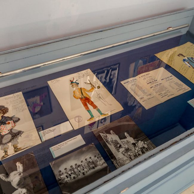 Ángel Fernandez Montesinos y el Teatro Nacional de Juventudes, Los Títeres - Exposición Temporal