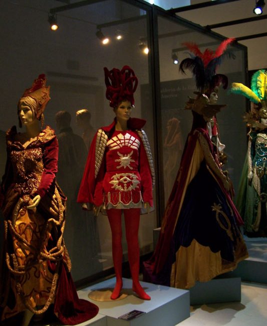 Cien años vistiendo a Calderón - Exposición Temporal