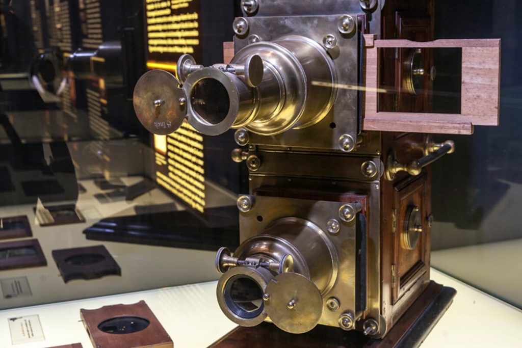 Una vuelta al mundo de la linterna mágica - Exposición Temporal