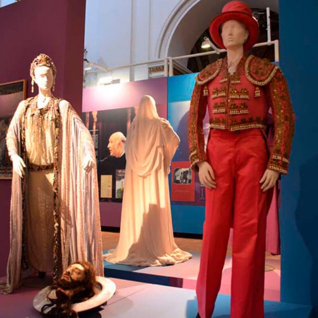 Nuria/Adolfo: Escenarios Comunes - Exposición Temporal