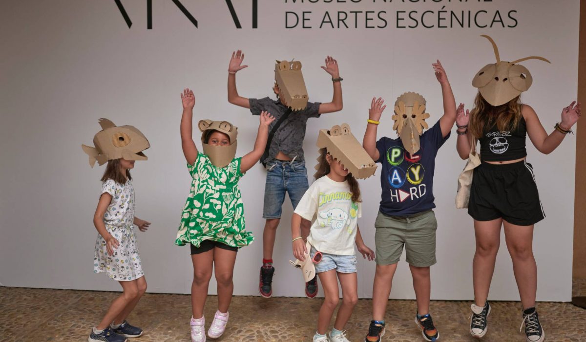 Taller de máscaras: Jugando a los animales: TALLER FAMILIAR ANIMALES (P.Lorente)