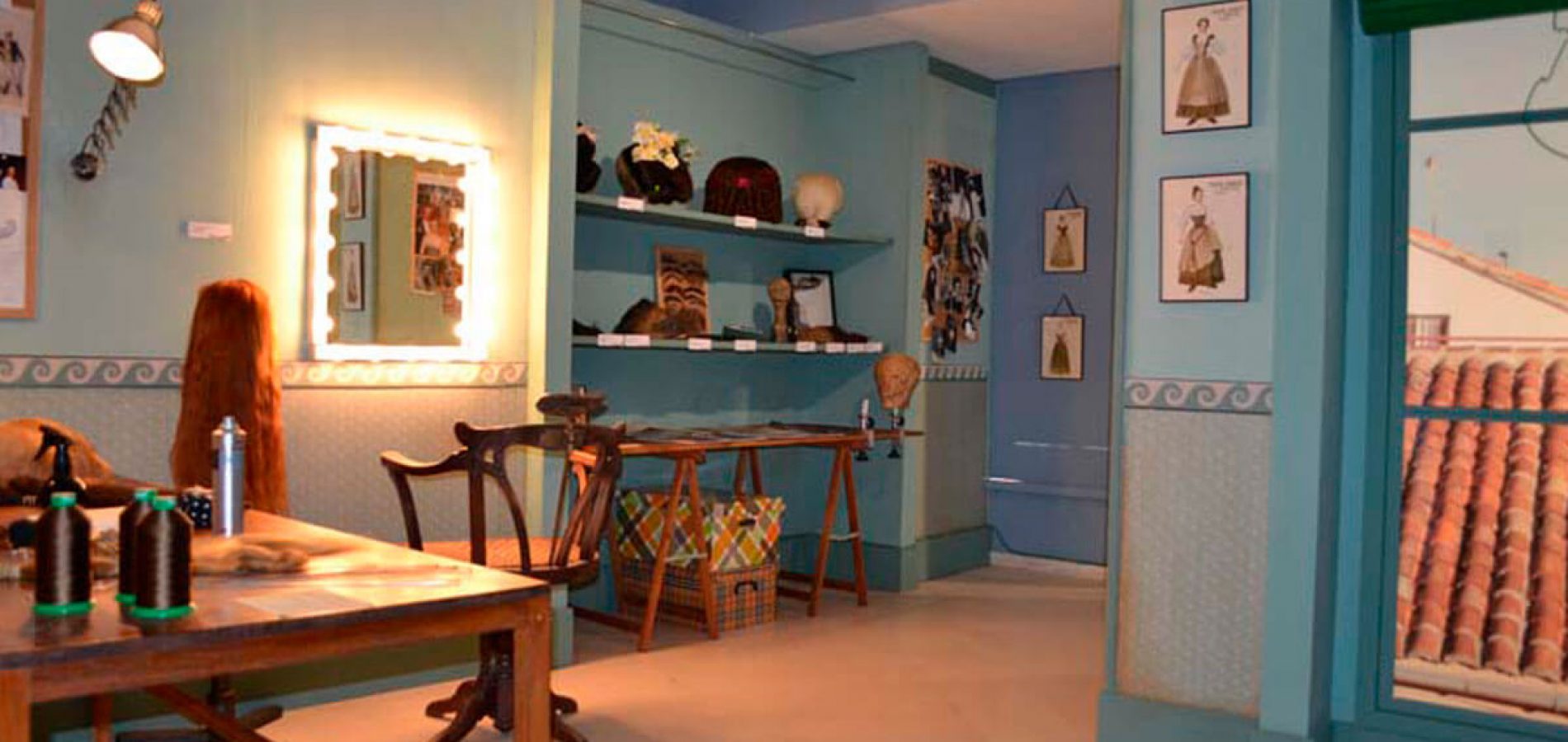 Al Teatro…….. por los pelos. Exposición homenaje a Antoñita, Vda. de Ruiz - Exposición Temporal