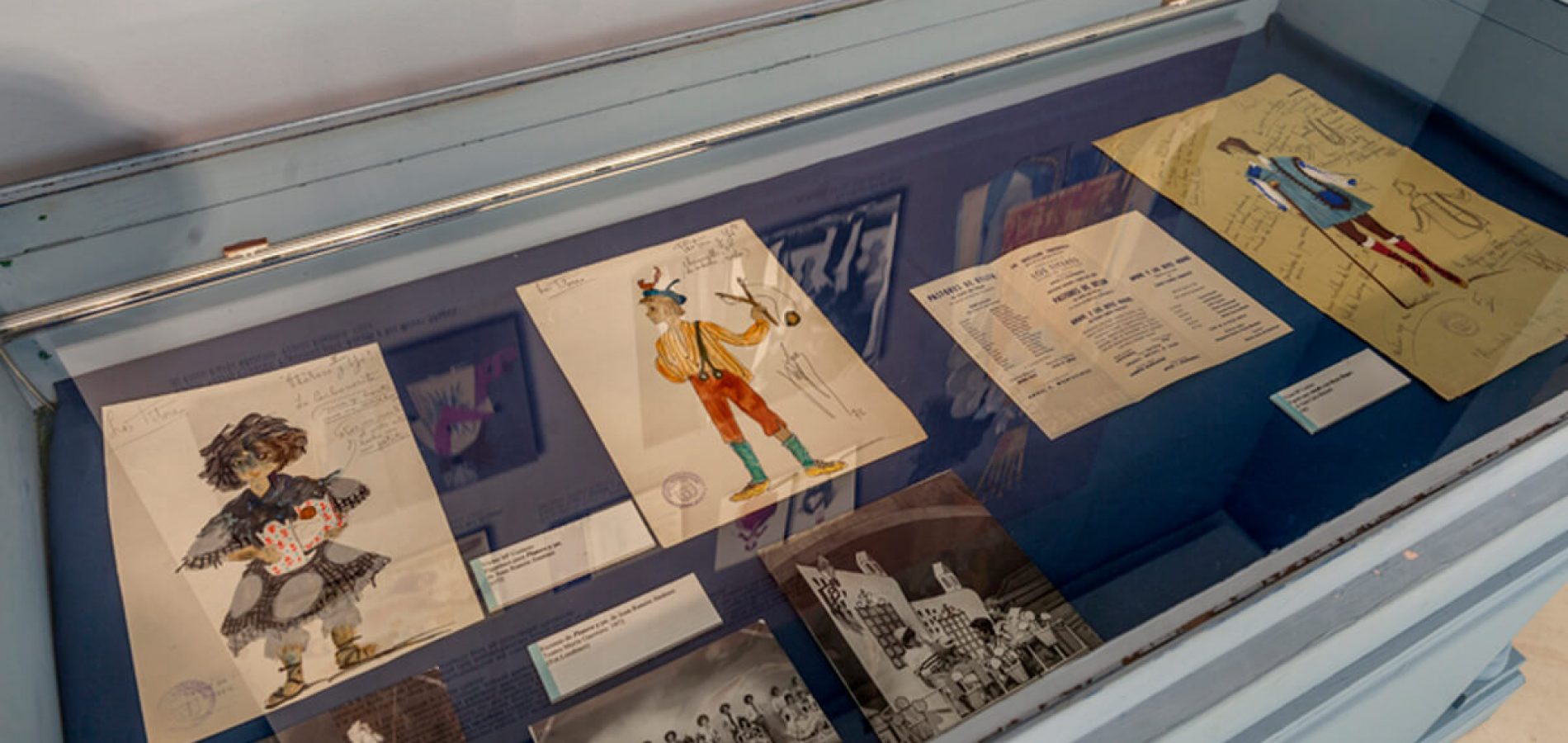 Ángel Fernandez Montesinos y el Teatro Nacional de Juventudes, Los Títeres - Exposición Temporal